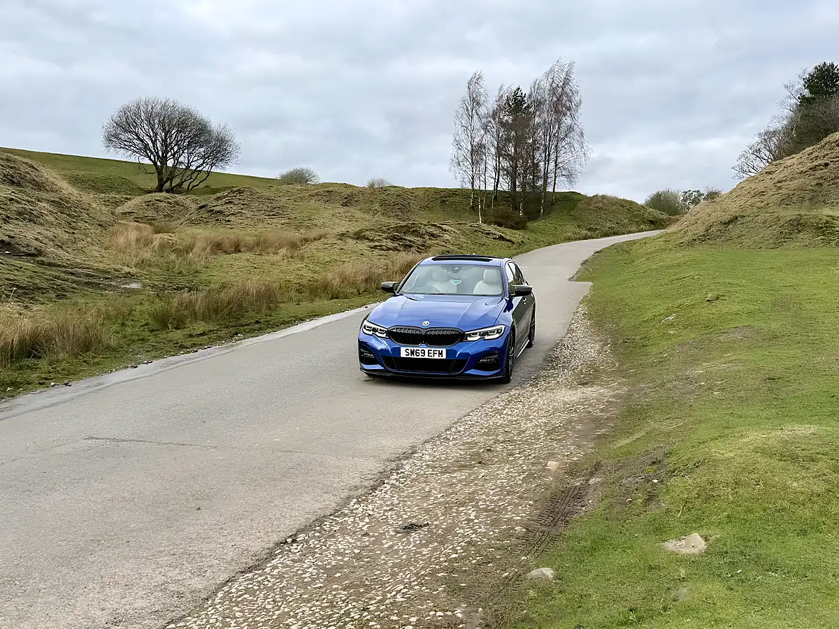 Used 2019 BMW 330d M Sport Blue - Interior and Exterior details 3
