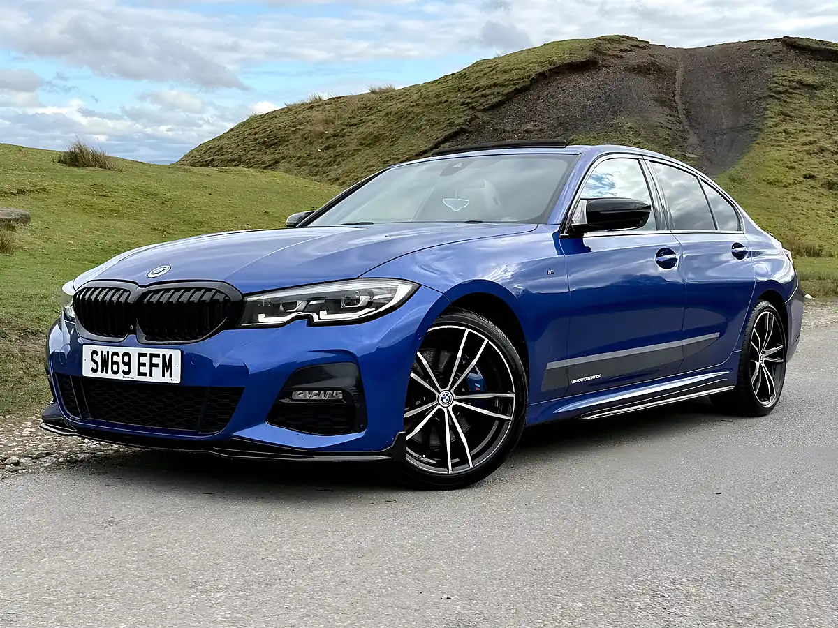 Used 2019 BMW 330d M Sport Blue - Interior and Exterior details 4