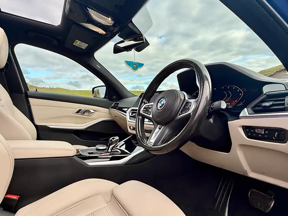Used 2019 BMW 330d M Sport Blue - Interior and Exterior details 7