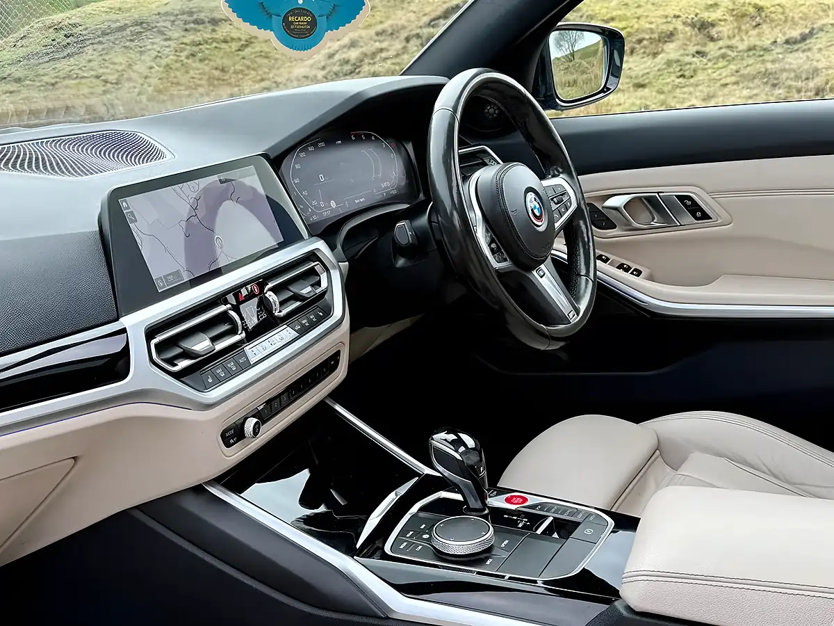 Used 2019 BMW 330d M Sport Blue - Interior and Exterior details 9