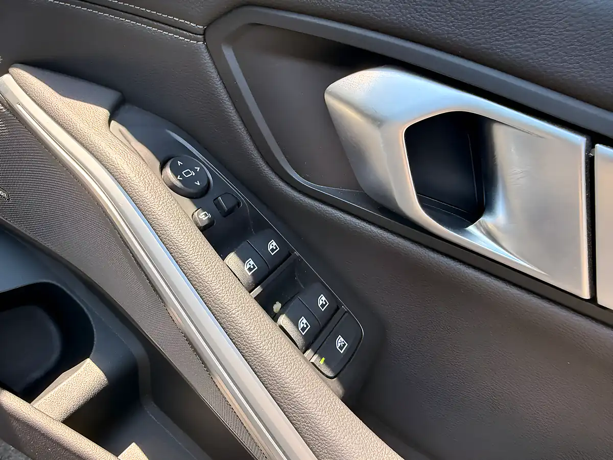 Used 2019 BMW 330i M Sport Alpine White - Interior and Exterior details 14
