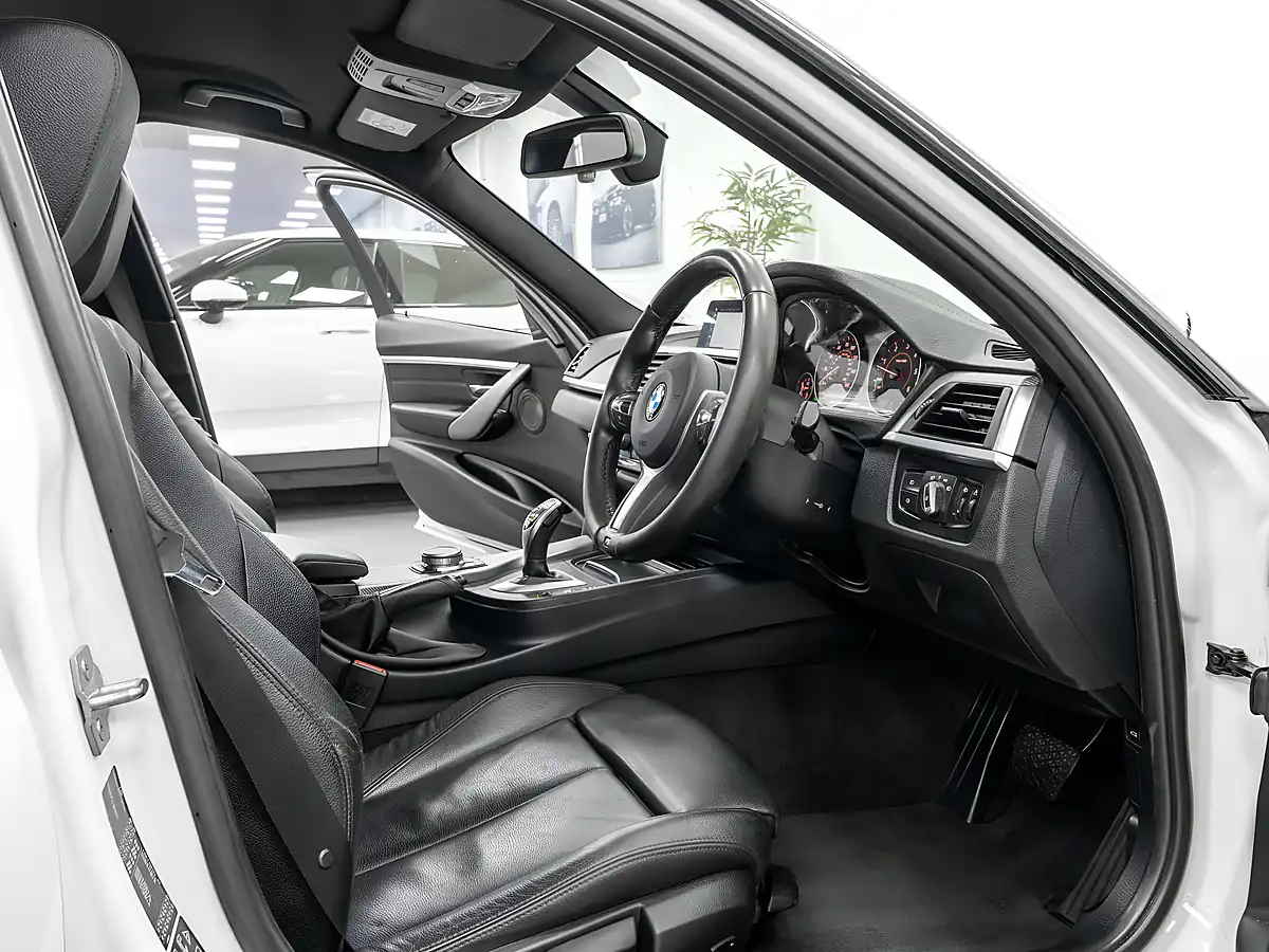 Used 2019 BMW 335d M Sport Shadow Edition Alpine White - Interior and Exterior details 11