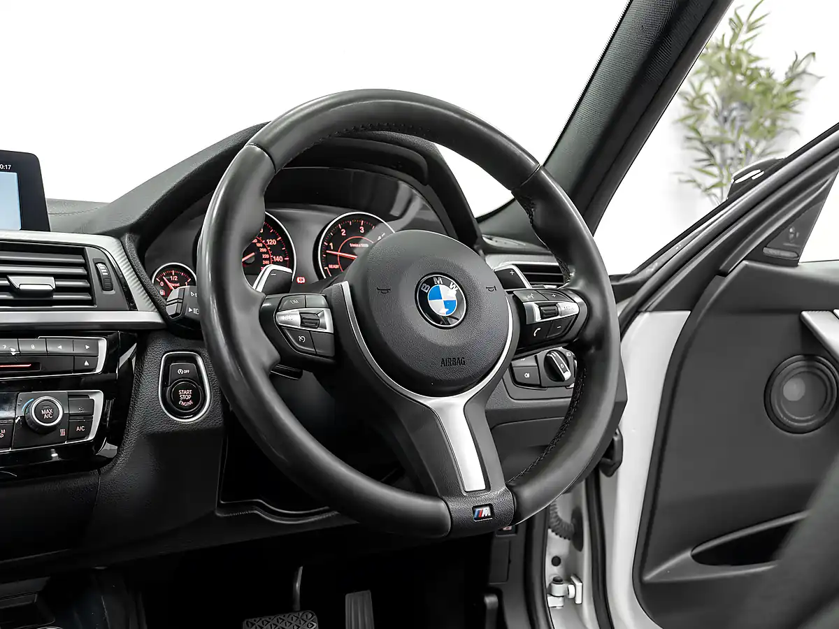 Used 2019 BMW 335d M Sport Shadow Edition Alpine White - Interior and Exterior details 13