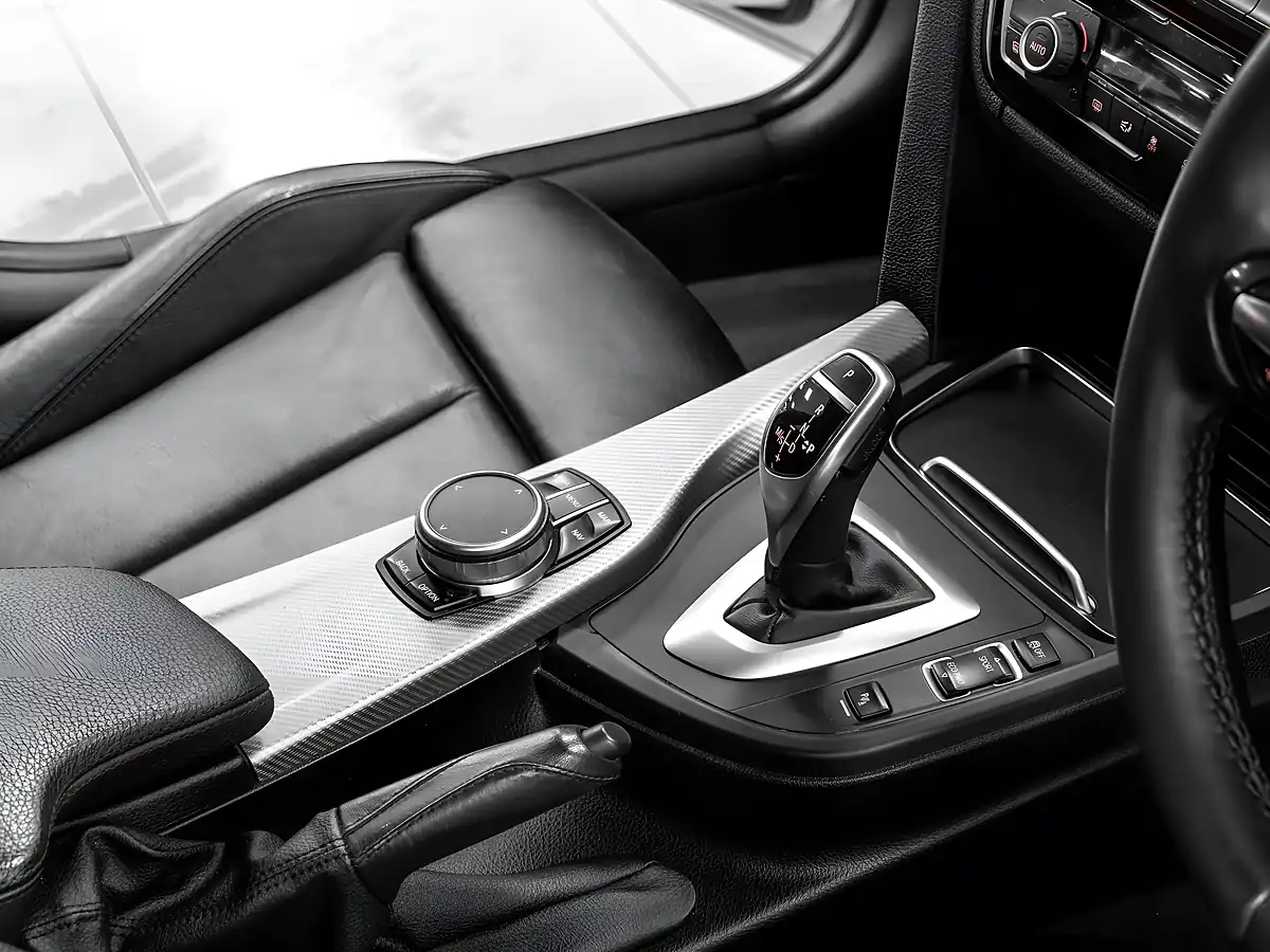 Used 2019 BMW 335d M Sport Shadow Edition Alpine White - Interior and Exterior details 17