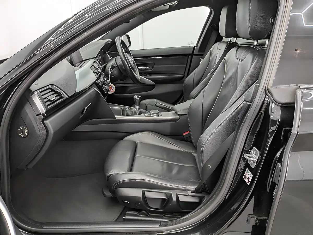Used 2019 BMW 4 Series Gran Coupe M Sport Black Sapphire - Interior and Exterior details 15