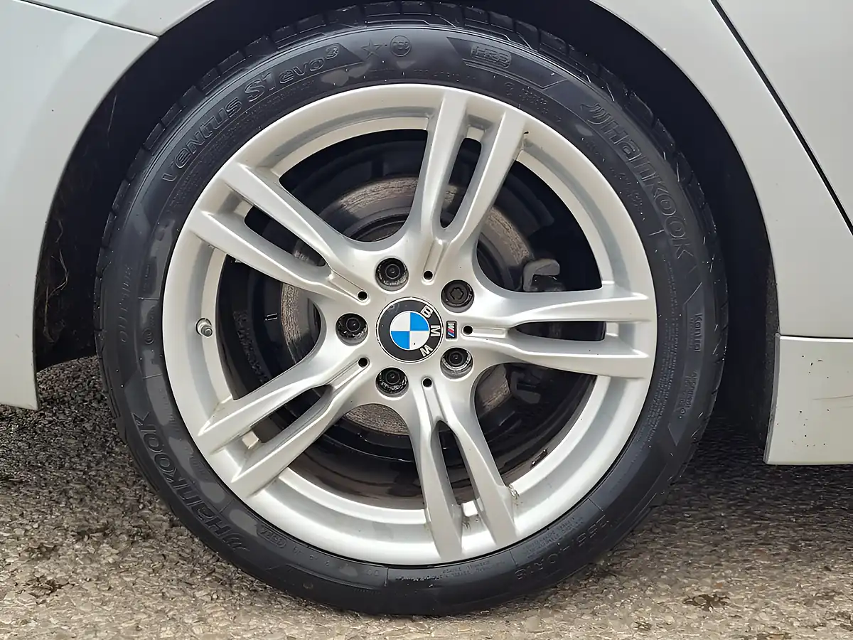 Used 2019 BMW 4 Series Gran Coupe M Sport Glacier Silver - Interior and Exterior details 17