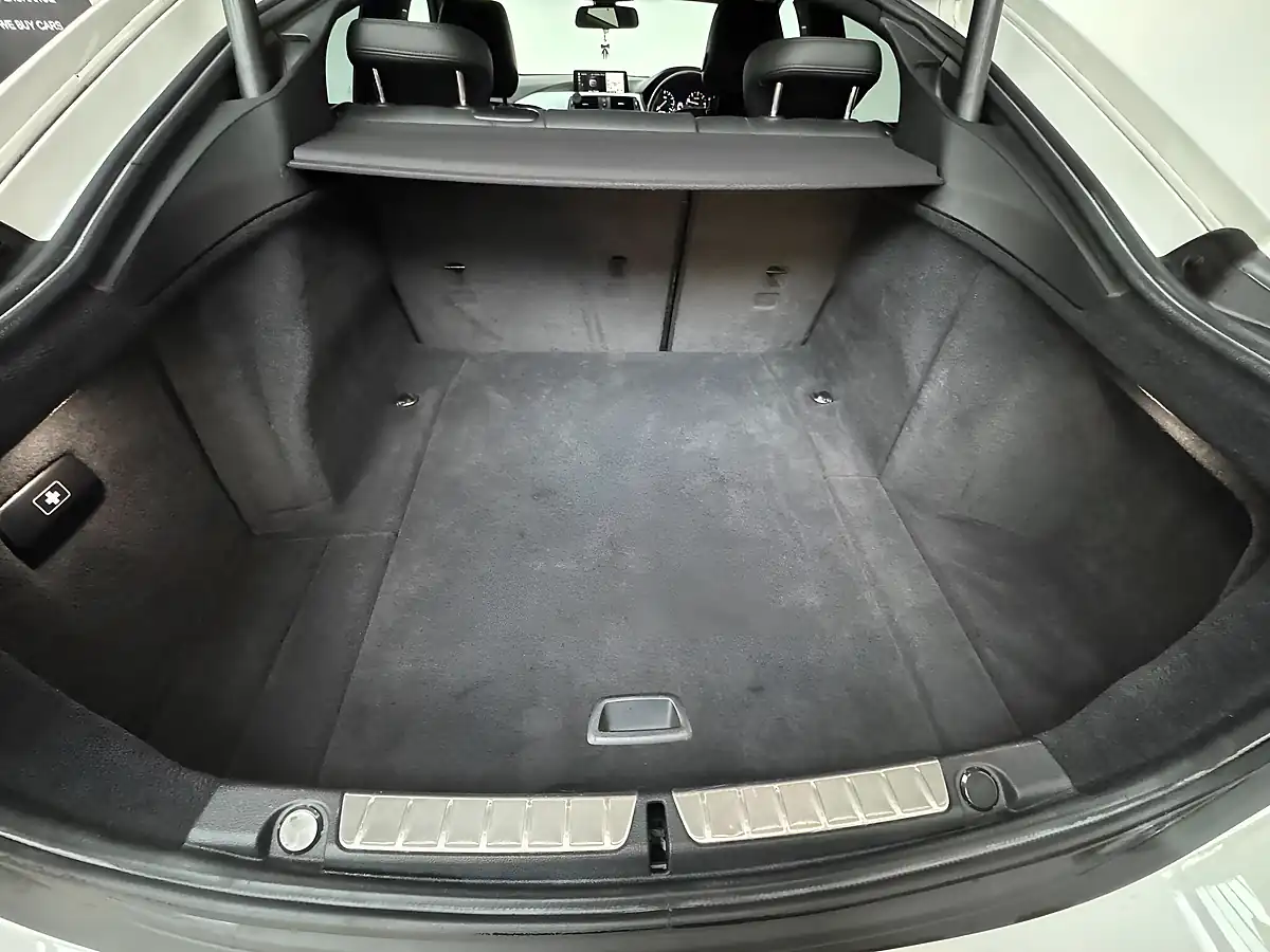 Used 2019 BMW 4 Series Gran Coupe M Sport White - Interior and Exterior details 19