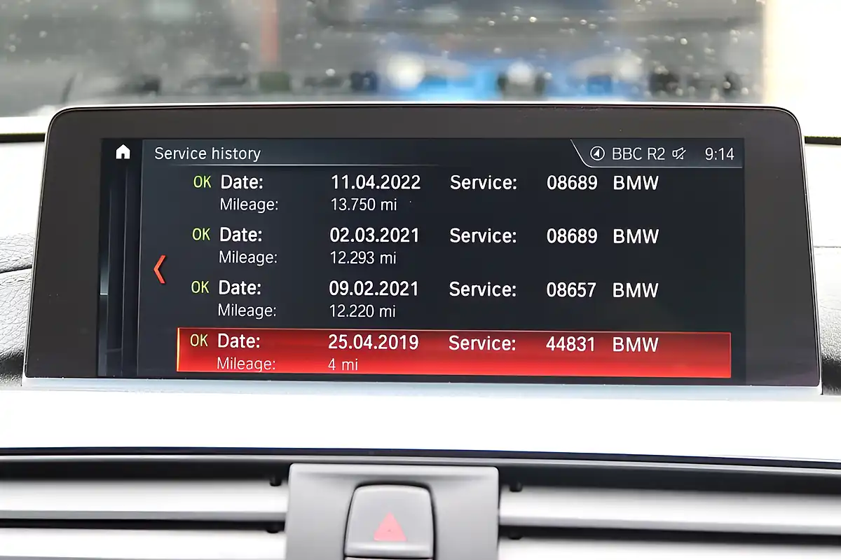 Used 2019 BMW 4 Series M Sport Alpine White - Interior and Exterior details 13