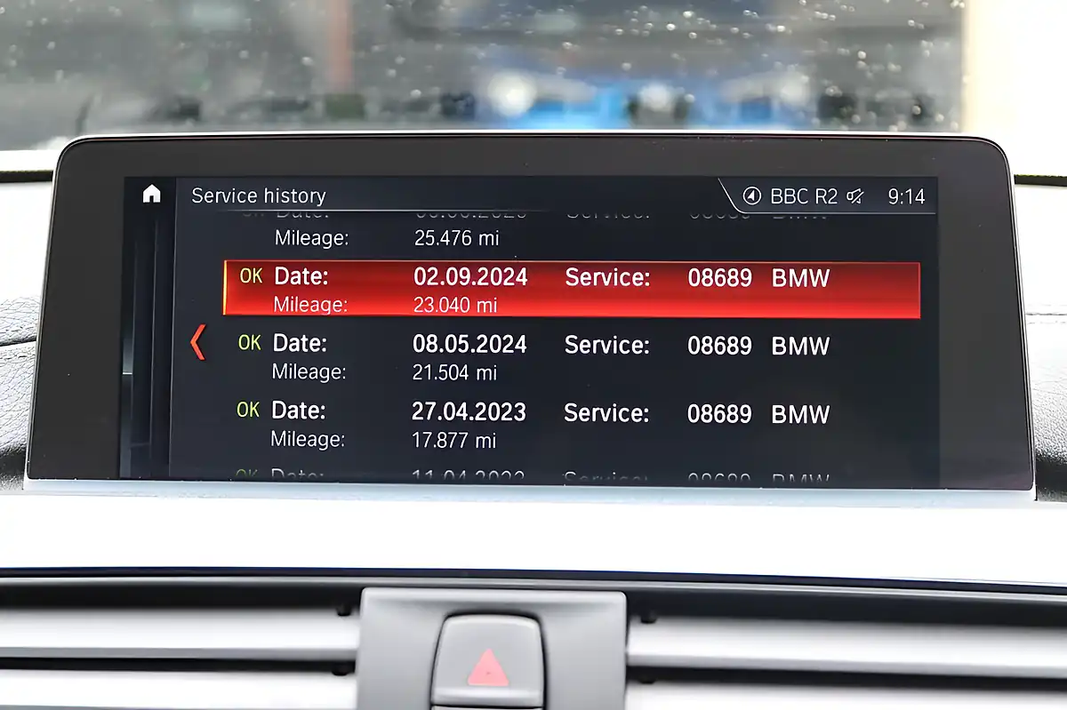 Used 2019 BMW 4 Series M Sport Alpine White - Interior and Exterior details 14