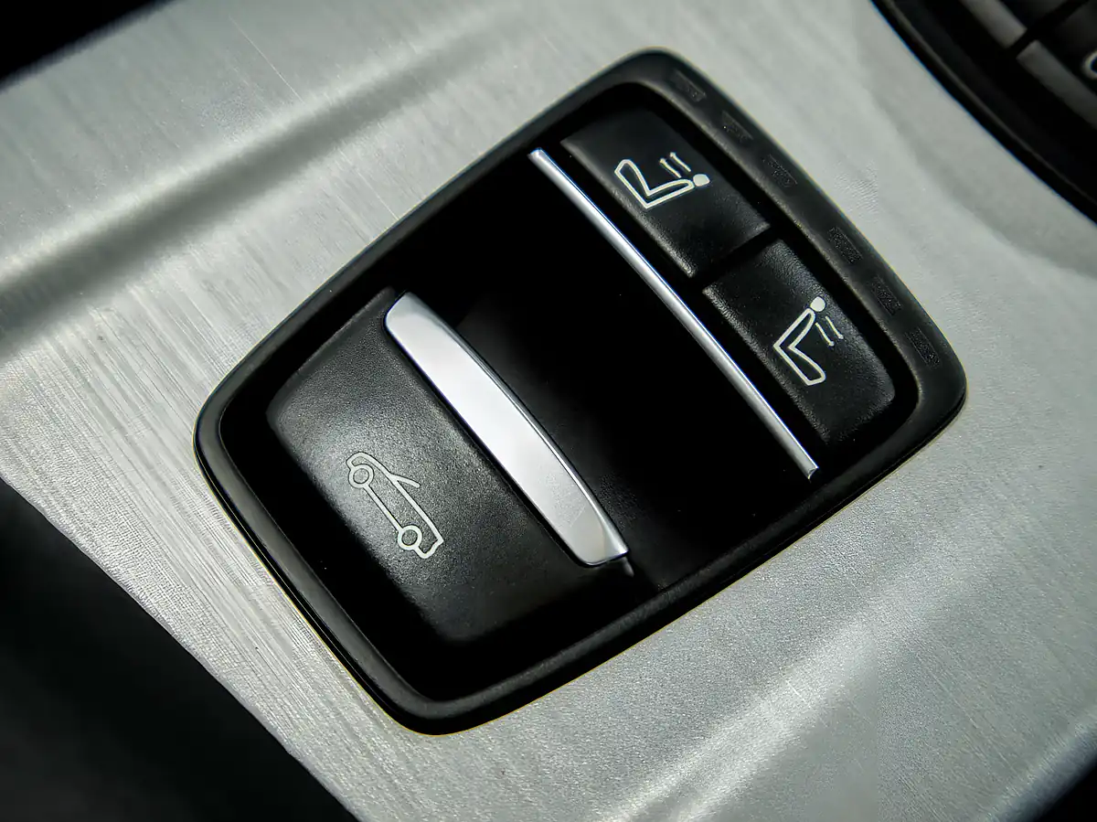 Used 2019 BMW 4 Series M Sport White - Interior and Exterior details 15