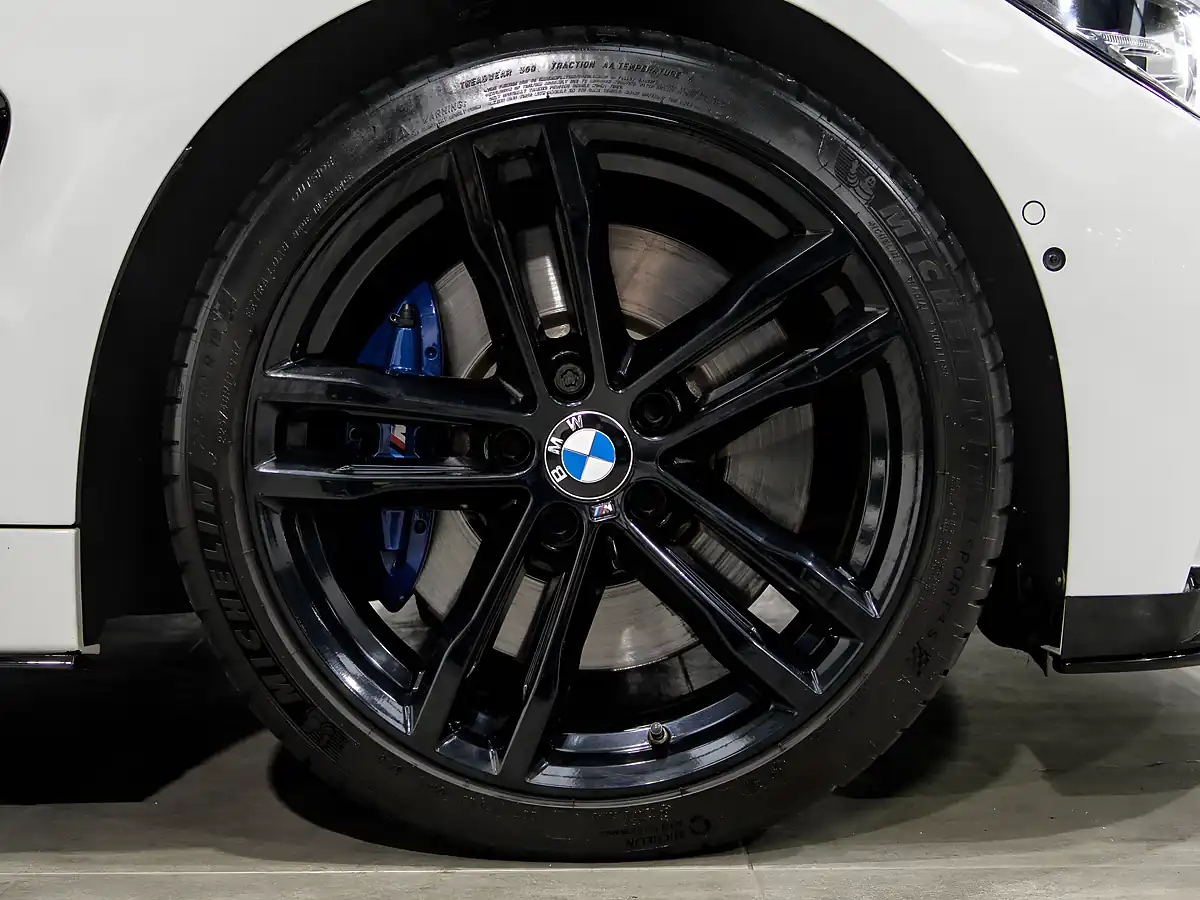 Used 2019 BMW 4 Series M Sport White - Interior and Exterior details 9