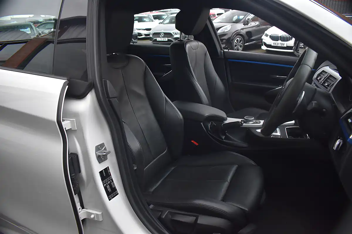 Used 2019 BMW 420i M Sport Alpine White - Interior and Exterior details 7