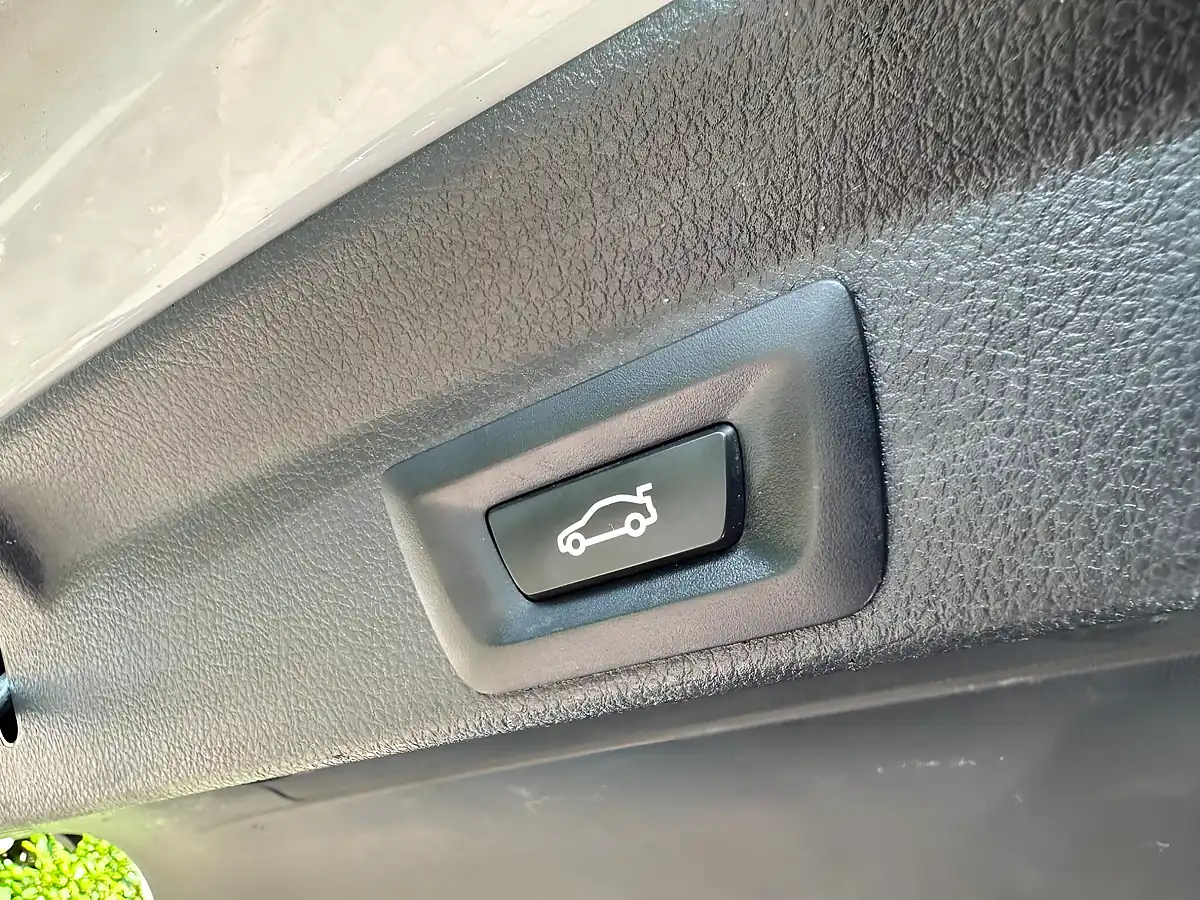 Used 2019 BMW 420i M Sport White - Interior and Exterior details 16