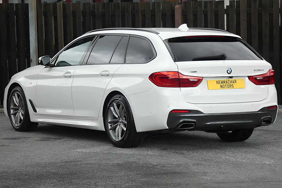 Used 2019 BMW 5 Series M Sport Alpine White - Interior and Exterior details 4