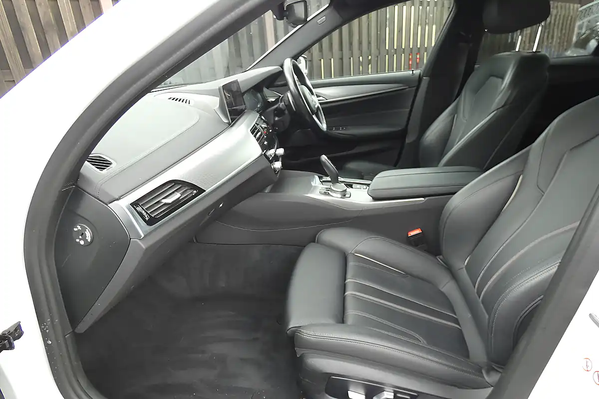 Used 2019 BMW 5 Series M Sport Alpine White - Interior and Exterior details 6