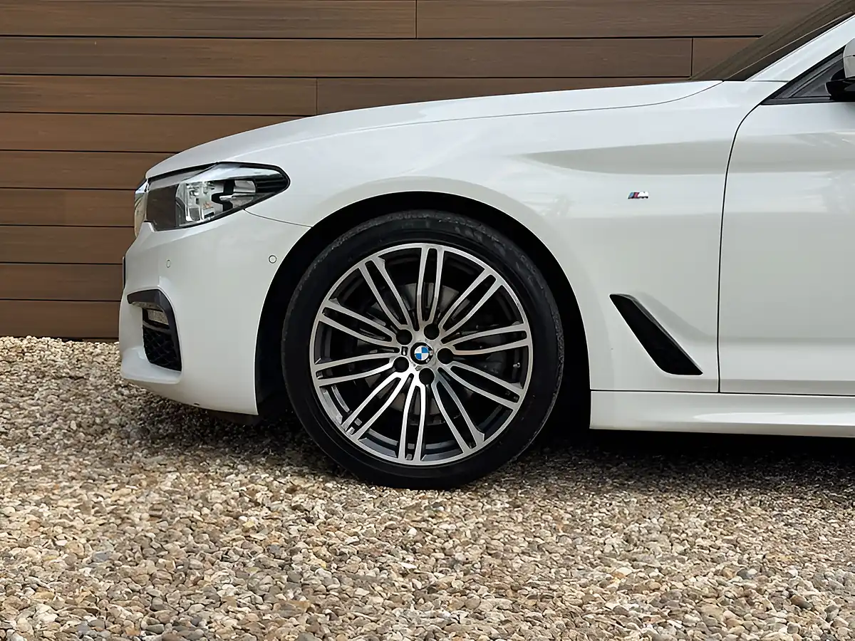 Used 2019 BMW 5 Series M Sport Alpine White - Interior and Exterior details 10