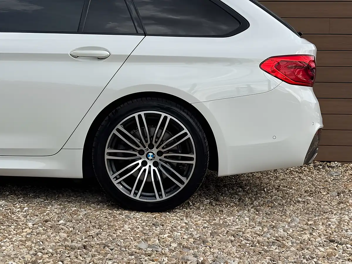 Used 2019 BMW 5 Series M Sport Alpine White - Interior and Exterior details 12