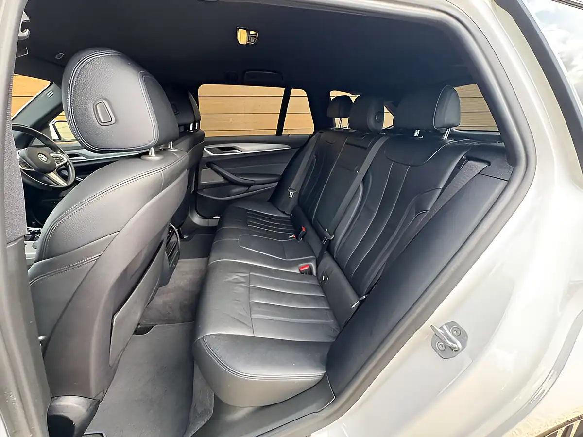 Used 2019 BMW 5 Series M Sport Alpine White - Interior and Exterior details 15