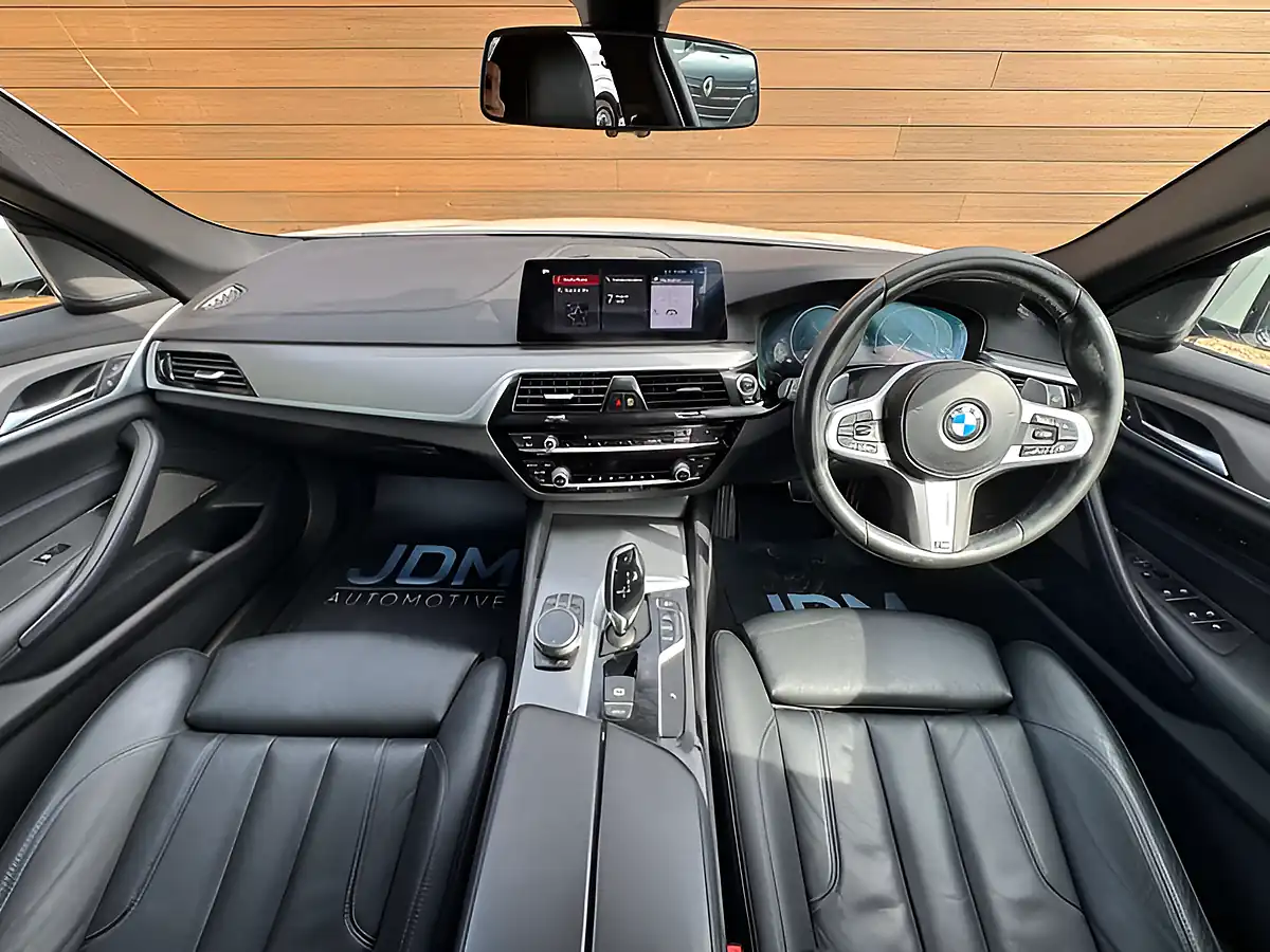 Used 2019 BMW 5 Series M Sport Alpine White - Interior and Exterior details 16