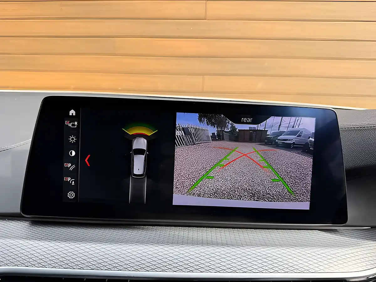 Used 2019 BMW 5 Series M Sport Alpine White - Interior and Exterior details 18