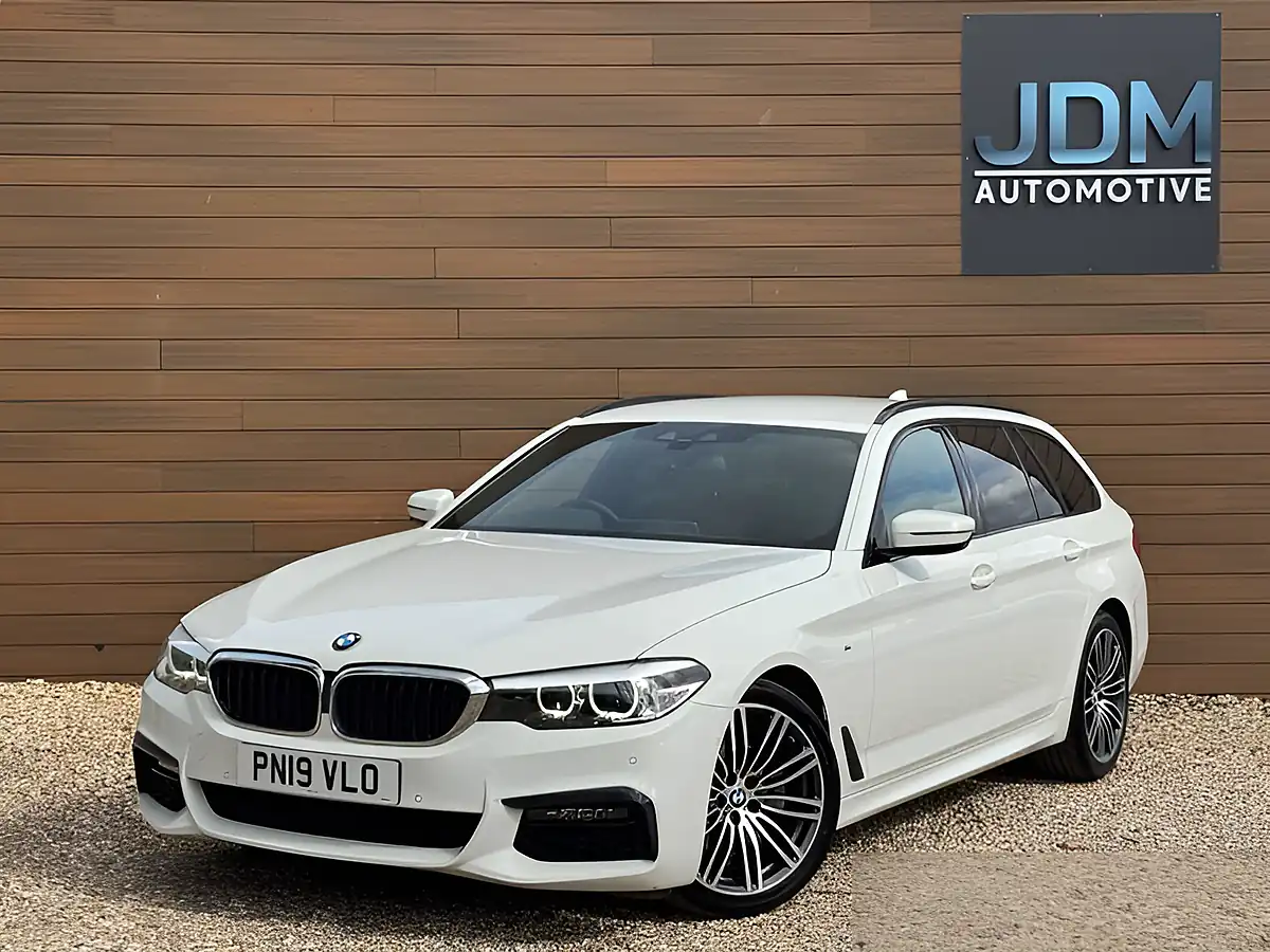 Used 2019 BMW 5 Series M Sport Alpine White - Interior and Exterior details 9