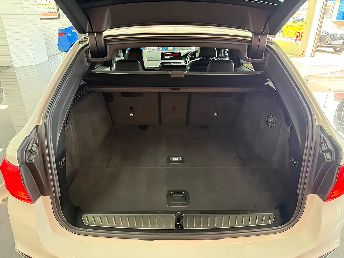Used 2019 BMW 5 Series M Sport Alpine White - Interior and Exterior details 10
