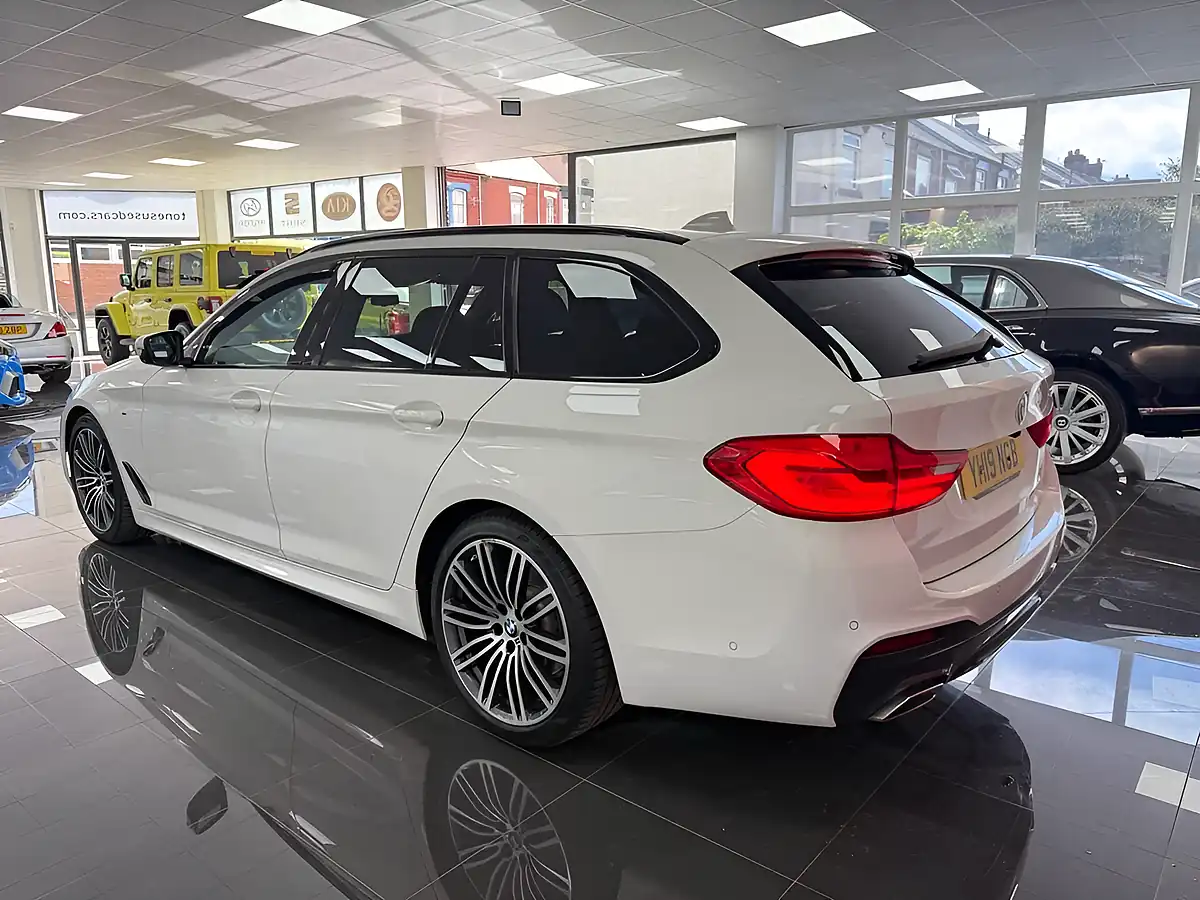Used 2019 BMW 5 Series M Sport Alpine White - Interior and Exterior details 12