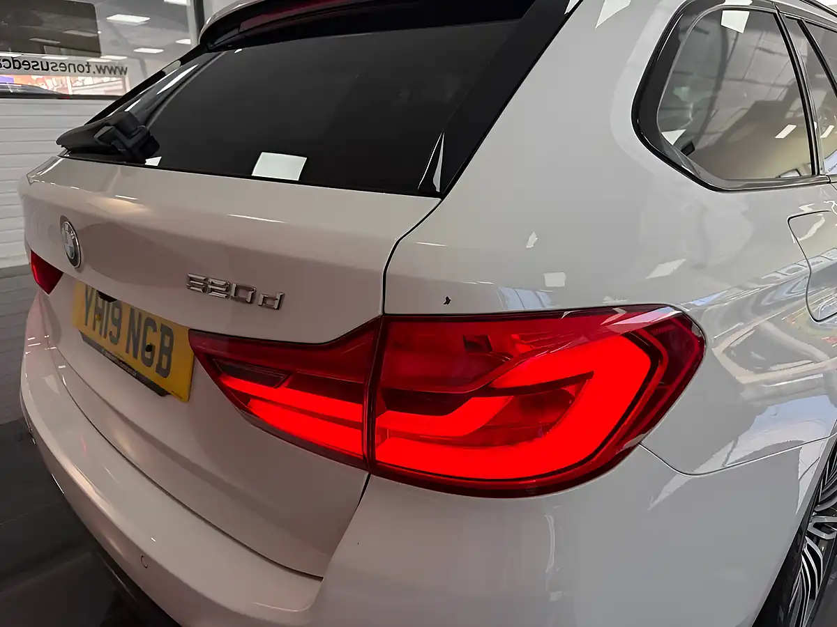 Used 2019 BMW 5 Series M Sport Alpine White - Interior and Exterior details 7