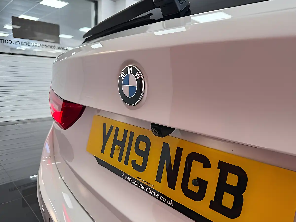 Used 2019 BMW 5 Series M Sport Alpine White - Interior and Exterior details 9
