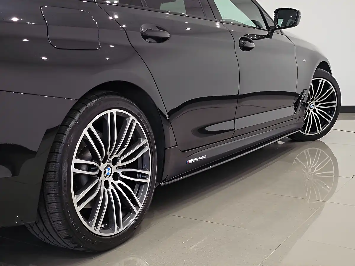 Used 2019 BMW 5 Series M Sport Black - Interior and Exterior details 10