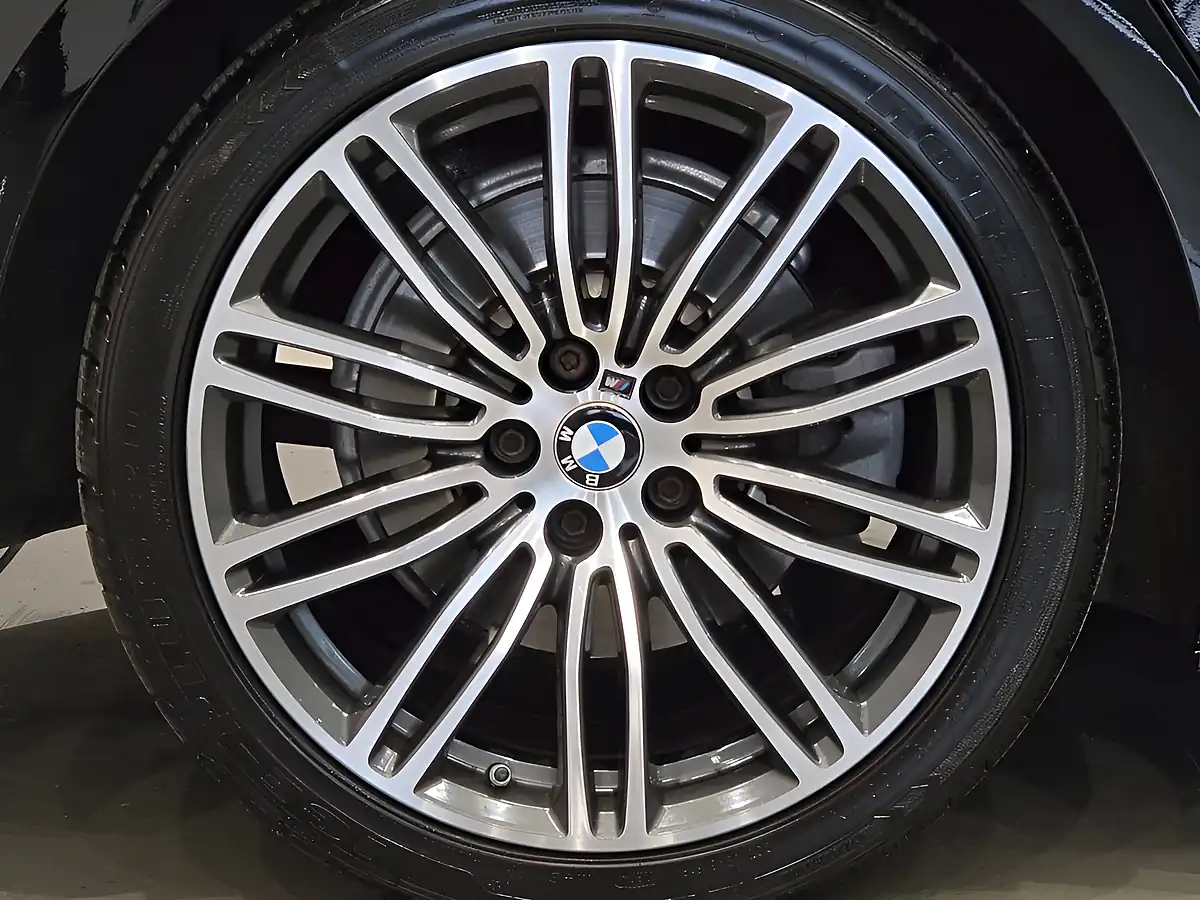 Used 2019 BMW 5 Series M Sport Black - Interior and Exterior details 14