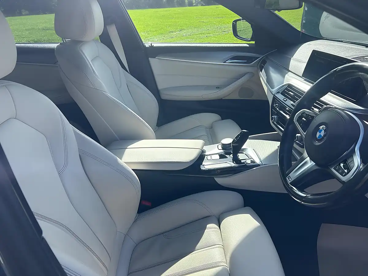 Used 2019 BMW 5 Series M Sport Blue - Interior and Exterior details 9