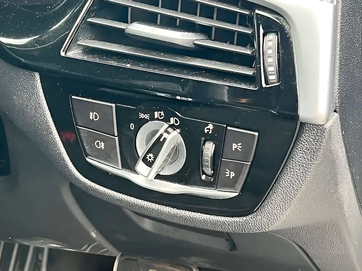 Used 2019 BMW 5 Series M Sport Bluestone - Interior and Exterior details 17