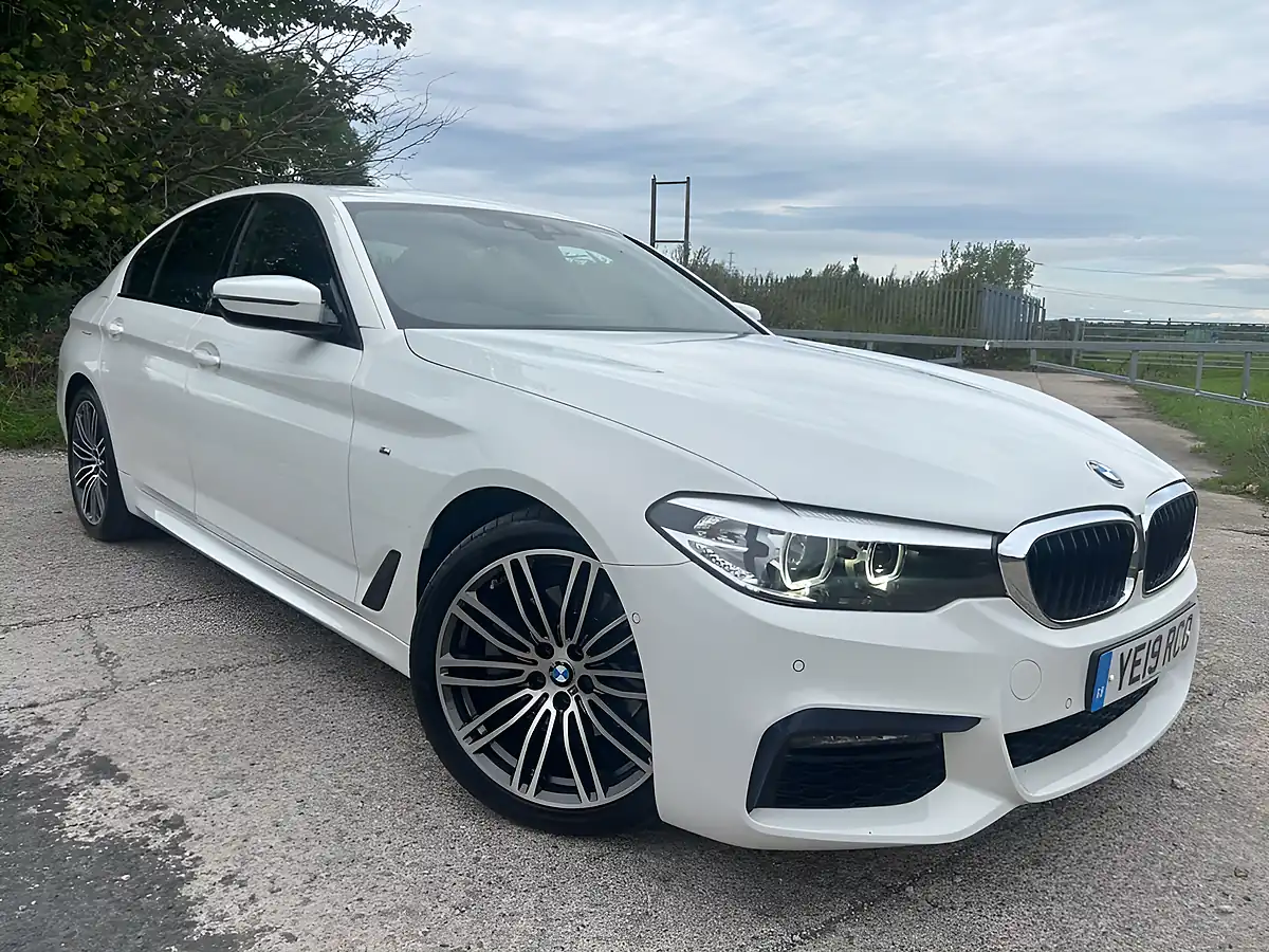 Used 2019 BMW 5 Series M Sport White - Front View