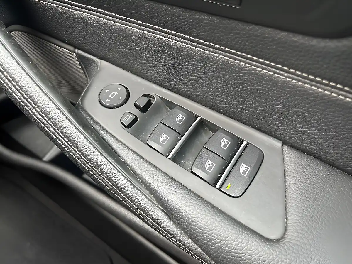 Used 2019 BMW 5 Series M Sport White - Interior and Exterior details 15