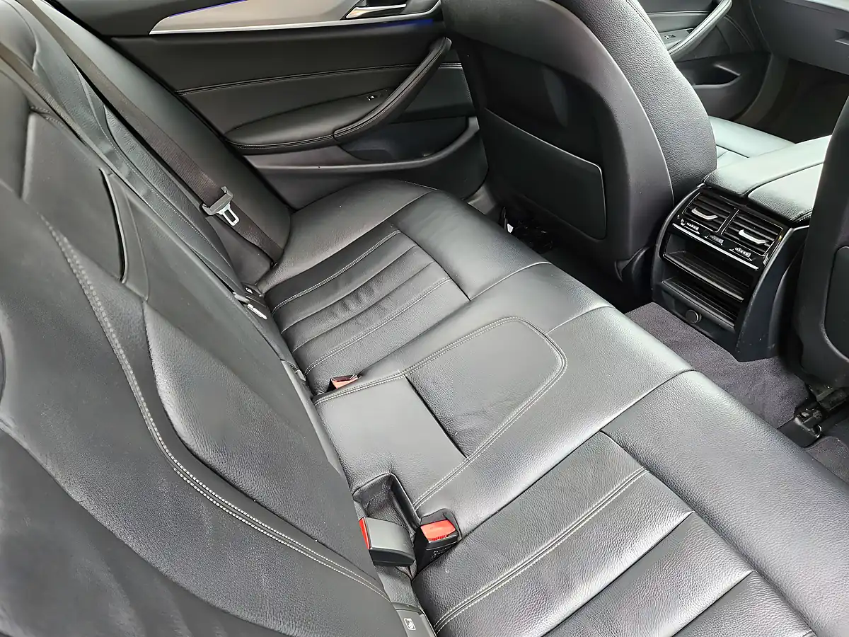 Used 2019 BMW 5 Series Se Glacier Silver - Interior and Exterior details 12