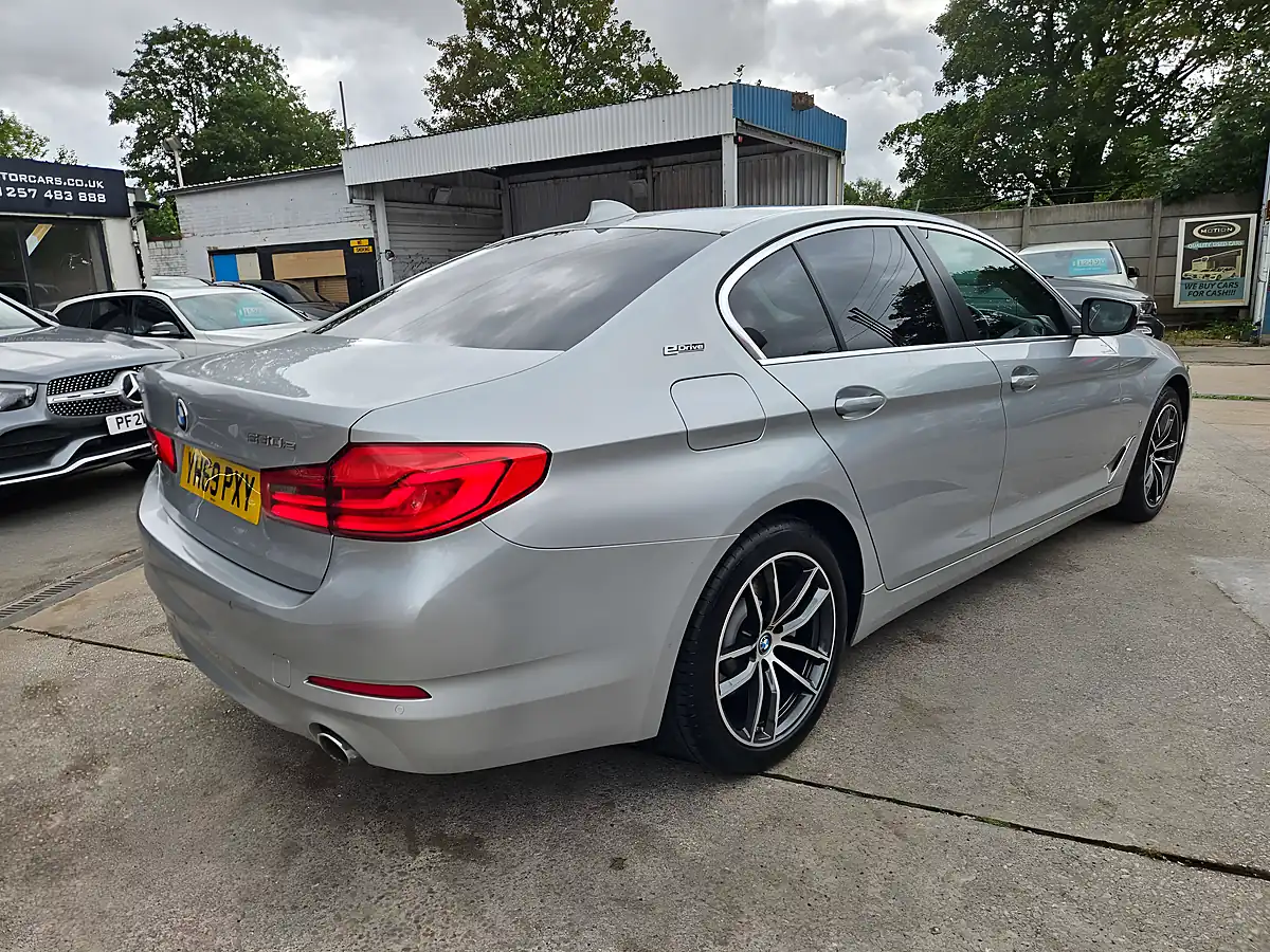 Used 2019 BMW 5 Series Se Glacier Silver - Interior and Exterior details 17