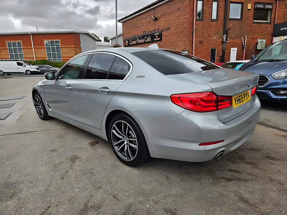 Used 2019 BMW 5 Series Se Glacier Silver - Interior and Exterior details 20