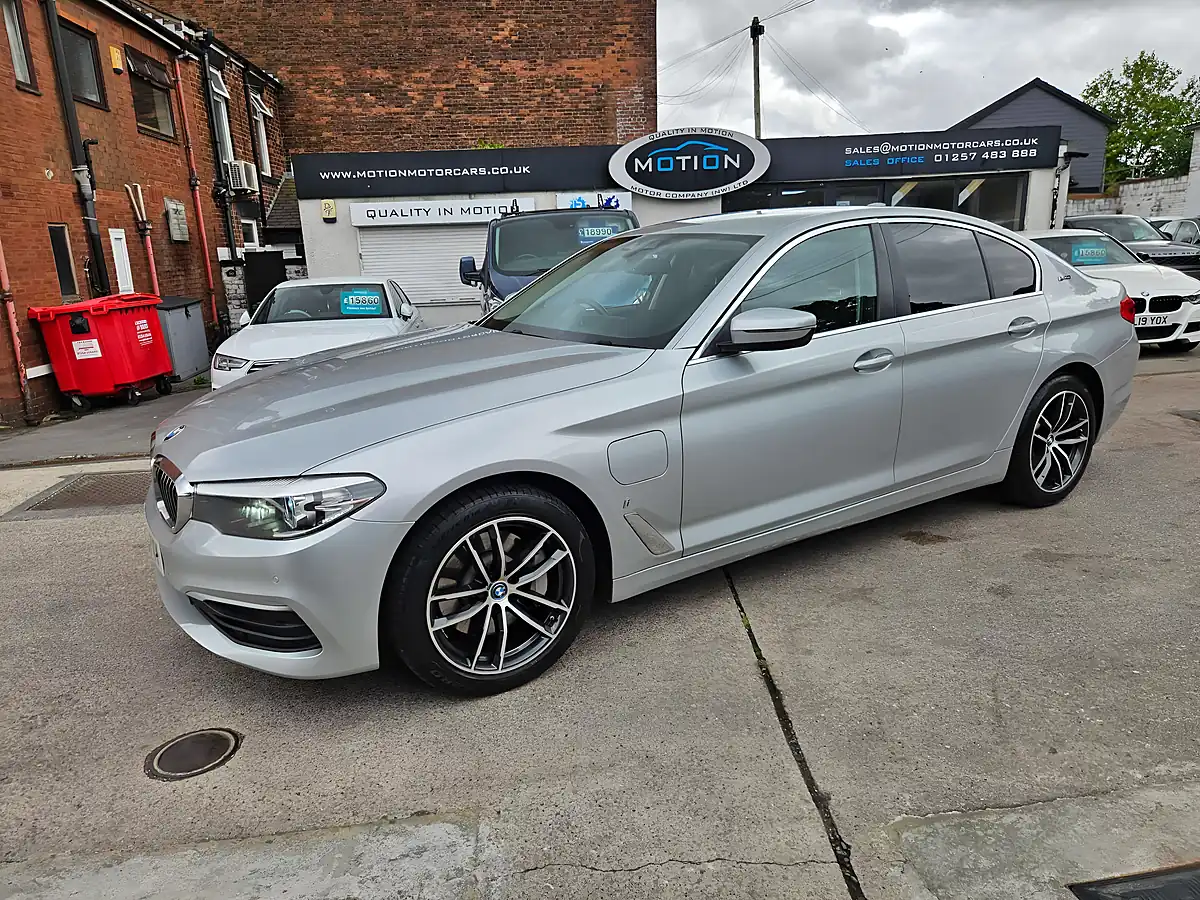 Used 2019 BMW 5 Series Se Glacier Silver - Interior and Exterior details 7