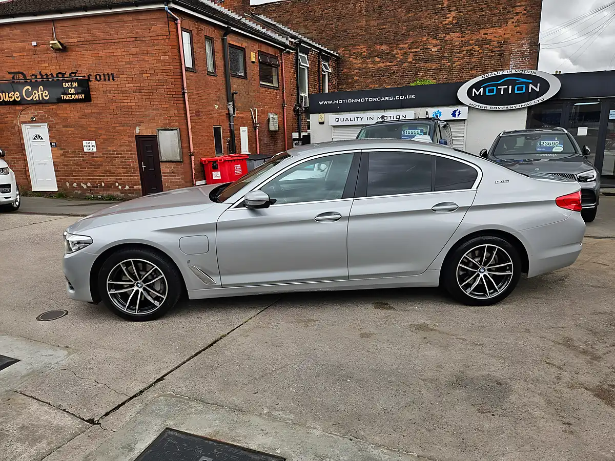 Used 2019 BMW 5 Series Se Glacier Silver - Interior and Exterior details 8