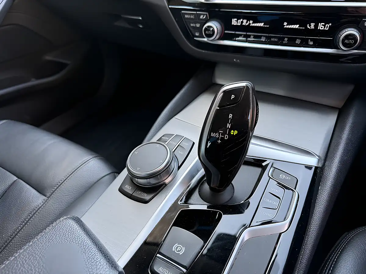 Used 2019 BMW 5 Series Se White - Interior and Exterior details 11