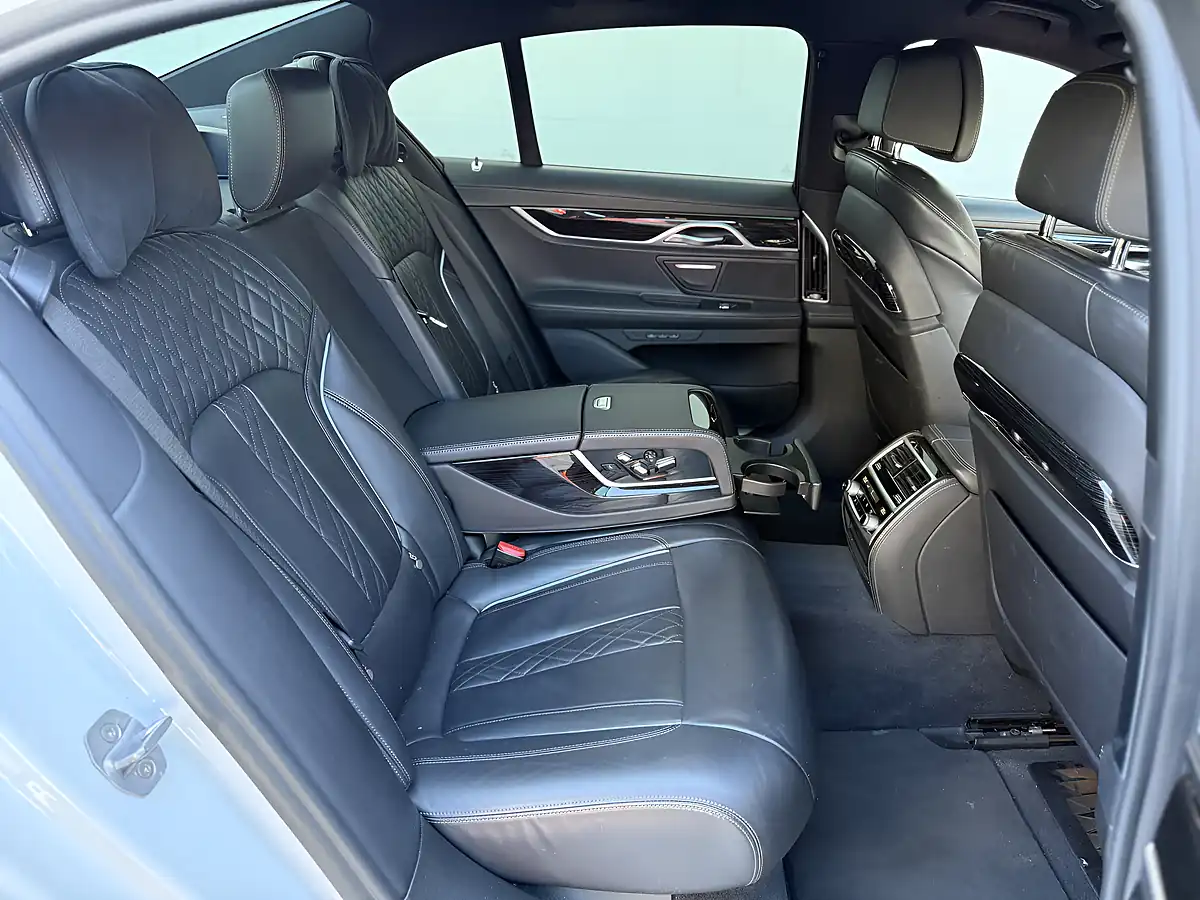 Used 2019 BMW 7 Series M Sport White - Interior and Exterior details 12