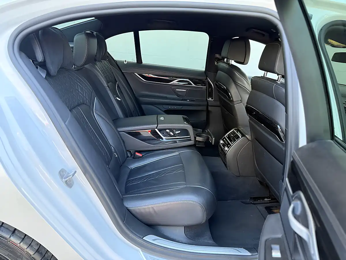 Used 2019 BMW 7 Series M Sport White - Interior and Exterior details 13