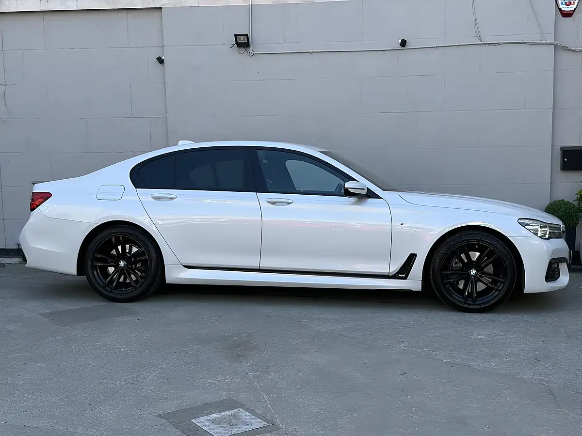 Used 2019 BMW 7 Series M Sport White - Interior and Exterior details 5