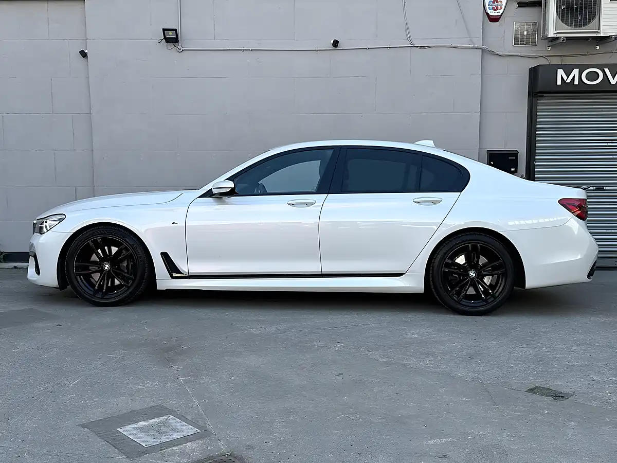 Used 2019 BMW 7 Series M Sport White - Interior and Exterior details 6