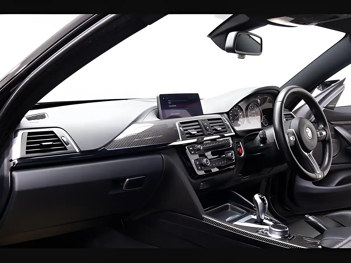 Used 2019 BMW M4 Competition Black - Interior and Exterior details 8