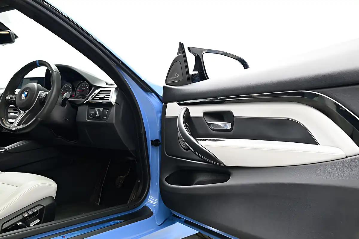 Used 2019 BMW M4 Competition Blue - Interior and Exterior details 15