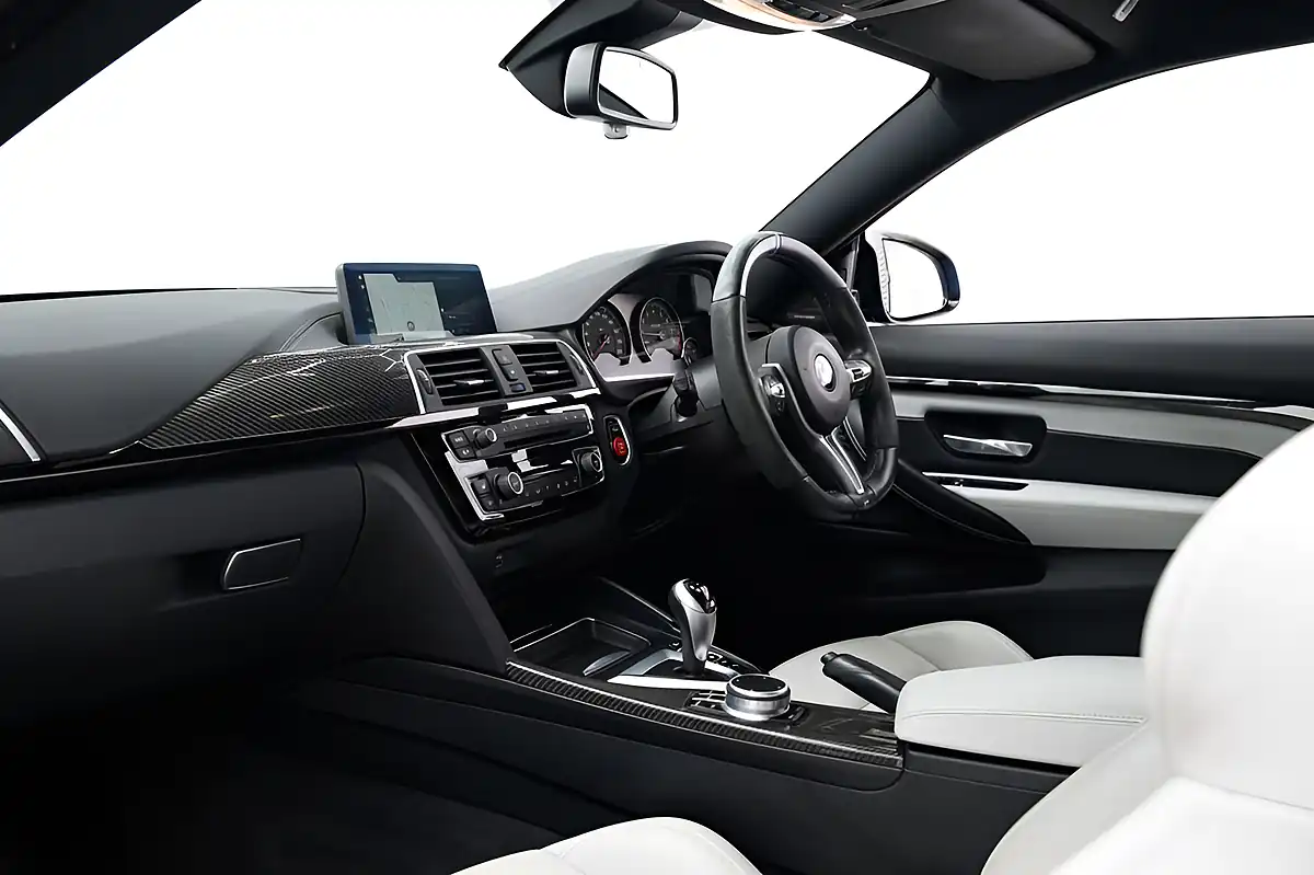 Used 2019 BMW M4 Competition Blue - Interior and Exterior details 3