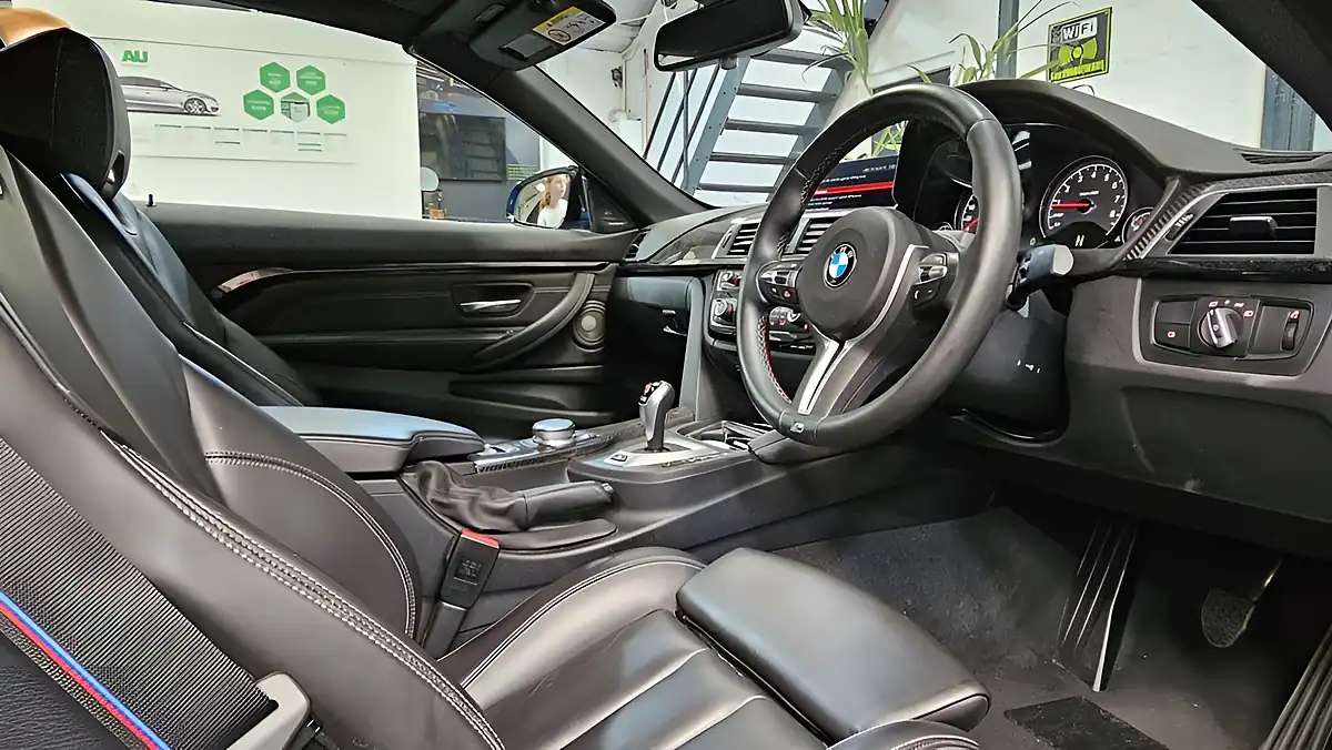 Used 2019 BMW M4 Competition Blue - Interior and Exterior details 15