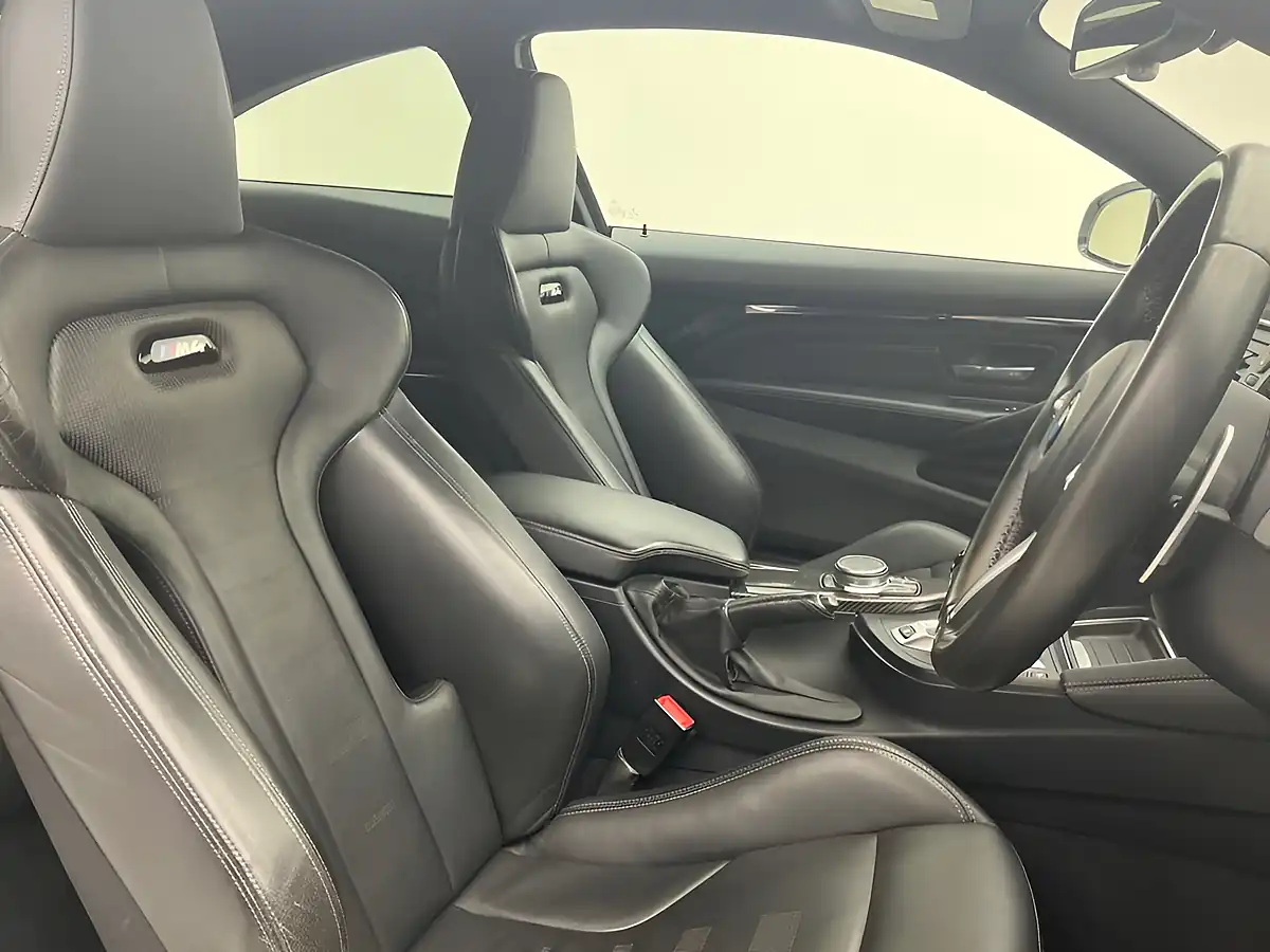 Used 2019 BMW M4 Competition Mineral White - Interior and Exterior details 10